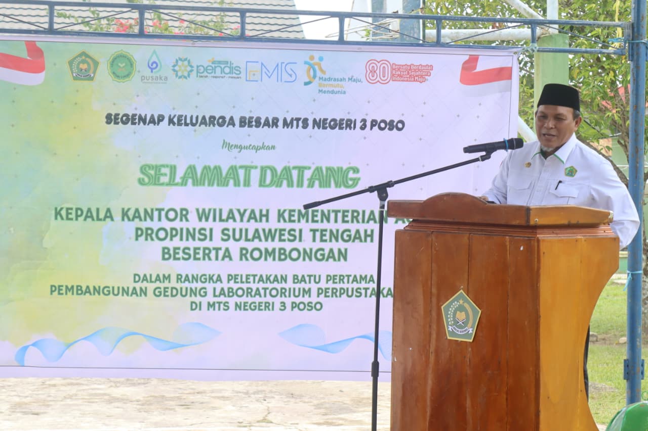 Dapatkan Bantuan Gedung,  Kakanwil Kemenag Prop. Sul-Teng letakkan Batu Pertama Pembangunan Gedung Perpustakaan dan Laboratorium Tipe 2